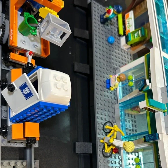 Lego City Train Station Set 60335 retired - Picture 9 of 14